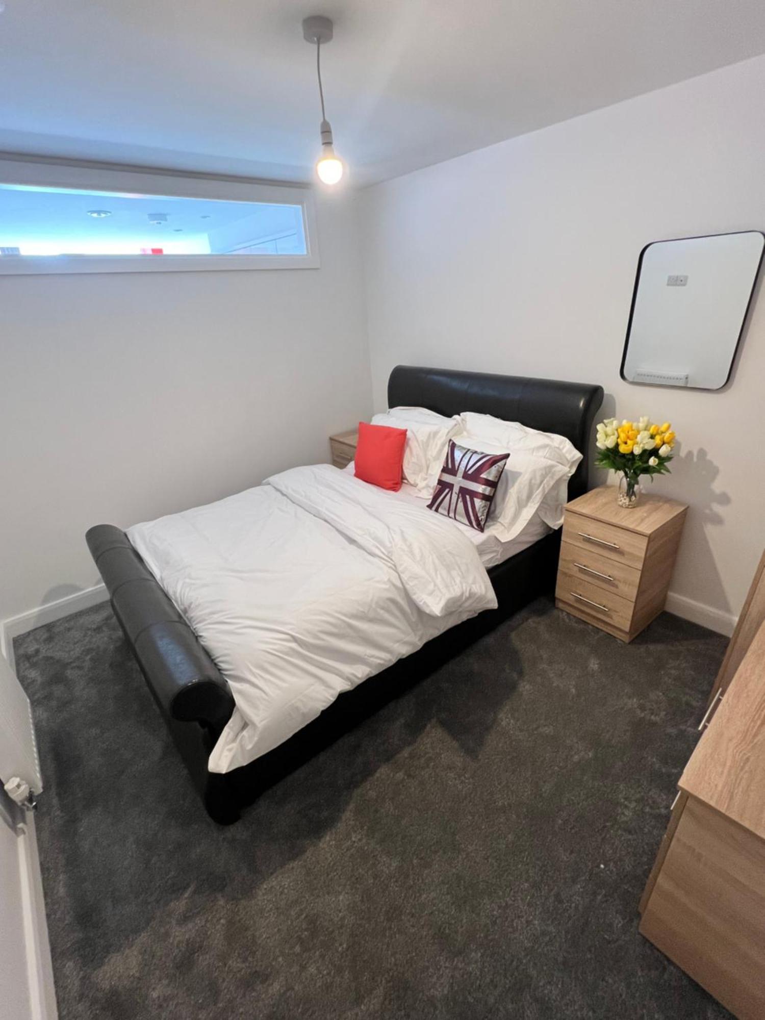 Flat 2 - Luxury Centre * Bolton